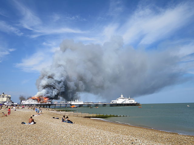 640px-Eastbourne_Pier_on_Fire_(14784682624)