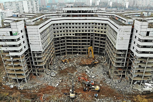 Demolishing Hovrinskaya Hospital, November 6, 2018