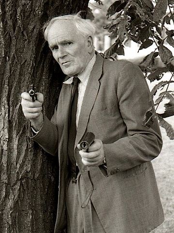 Desmond Llewelyn